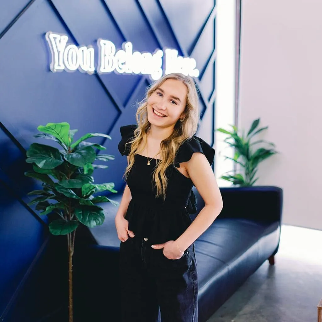 8E7A2068 - Urban Eve