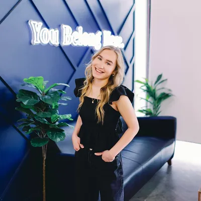 8E7A2068 - Urban Eve